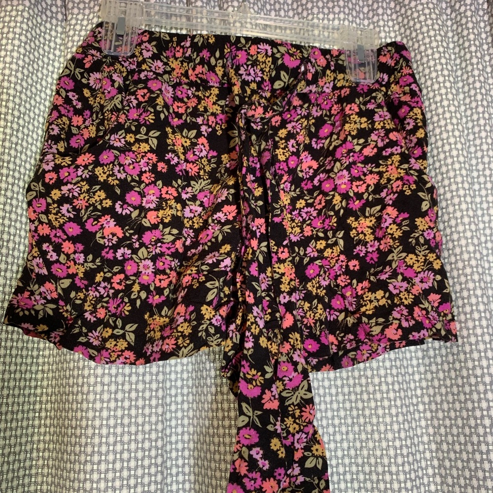 floral shorts
